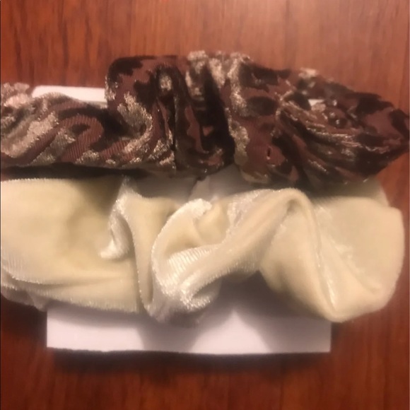 Pretty Mauve Fringe Poncho + Matching Scrunchies - Picture 5 of 12